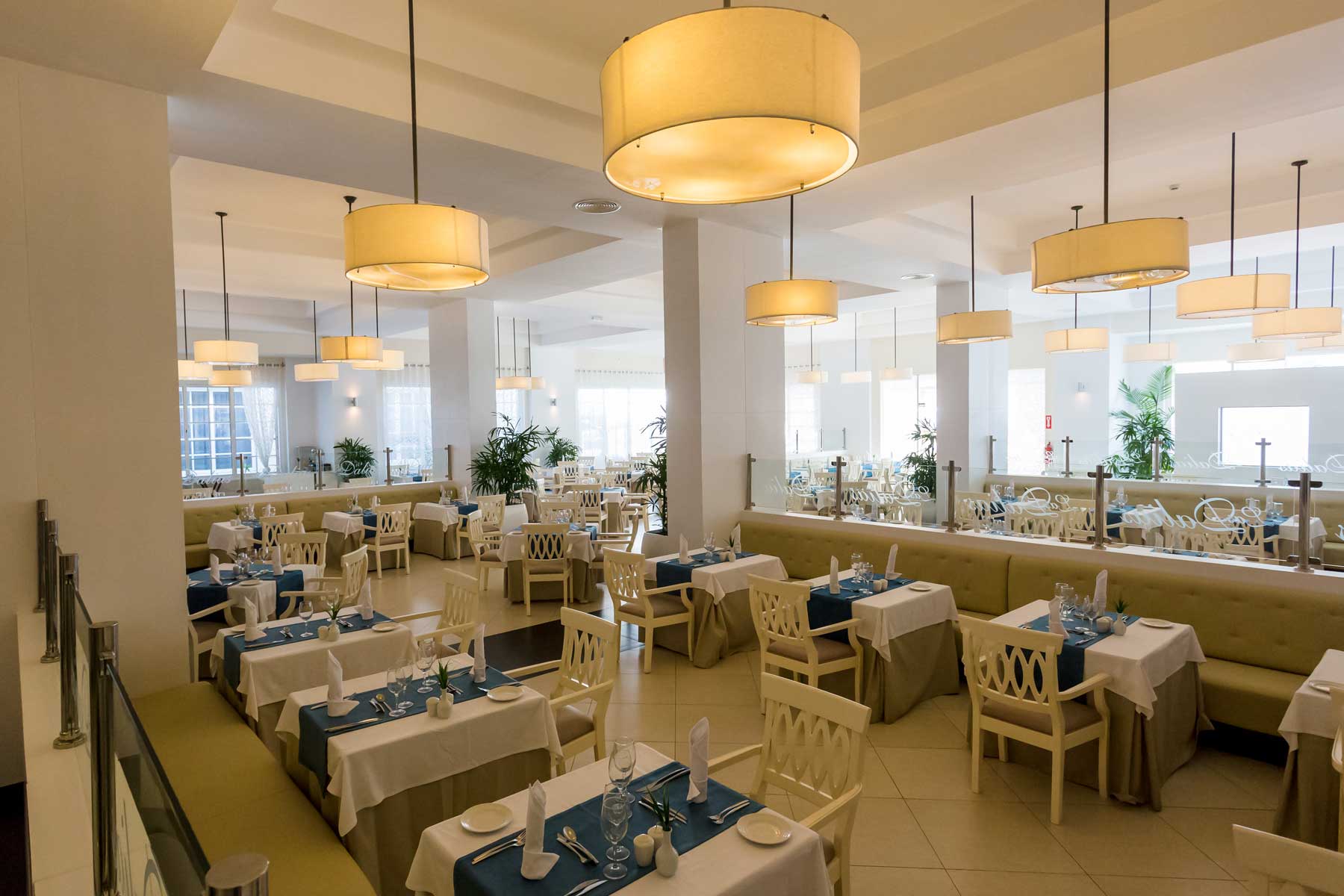 Imagen principal restauración Luxury Bahia Principe Bouganville