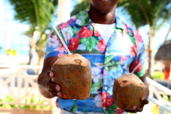 Pool-Bar Luxury Bahia Principe Ambar Blue