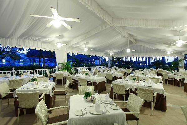 Restaurante a la carta Luxury Bahia Principe Bouganville 2