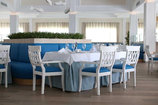 Acuario Restaurant at Luxury Bahia Principe Ambar Green Don Pablo Collection